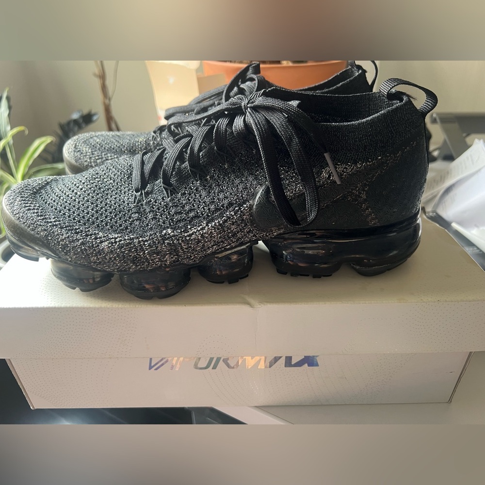 Nike Dark Gray Vapormax Flyknit 2 Sneakers